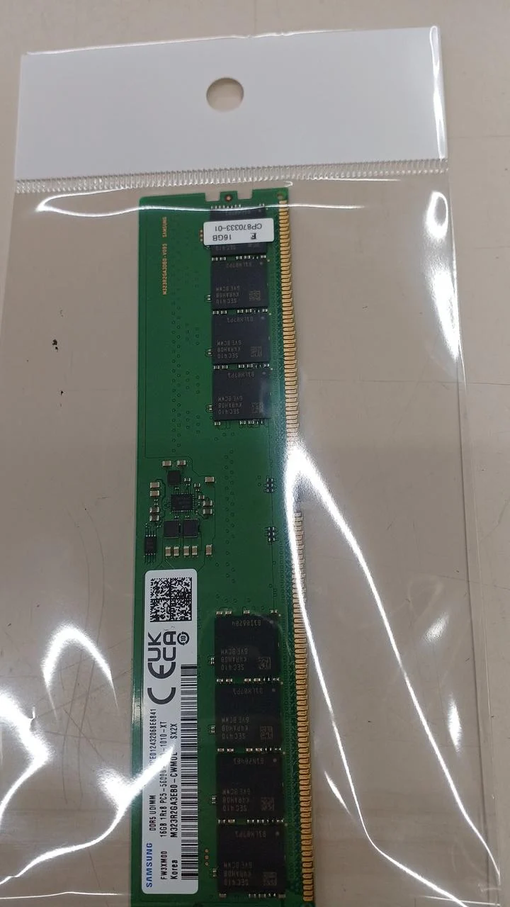 Mémoire de bureau SAMSUNG (DDR5 16 Go) M323R2GA3EB0-CWM0L