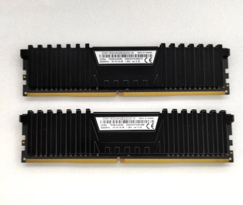 Kit de mémoire CORSAIR à 2 disques CMK16GX4M2B3200C16