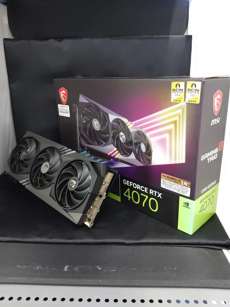 Carte graphique MSI RTX 4070 GAMING X TRIO 12G