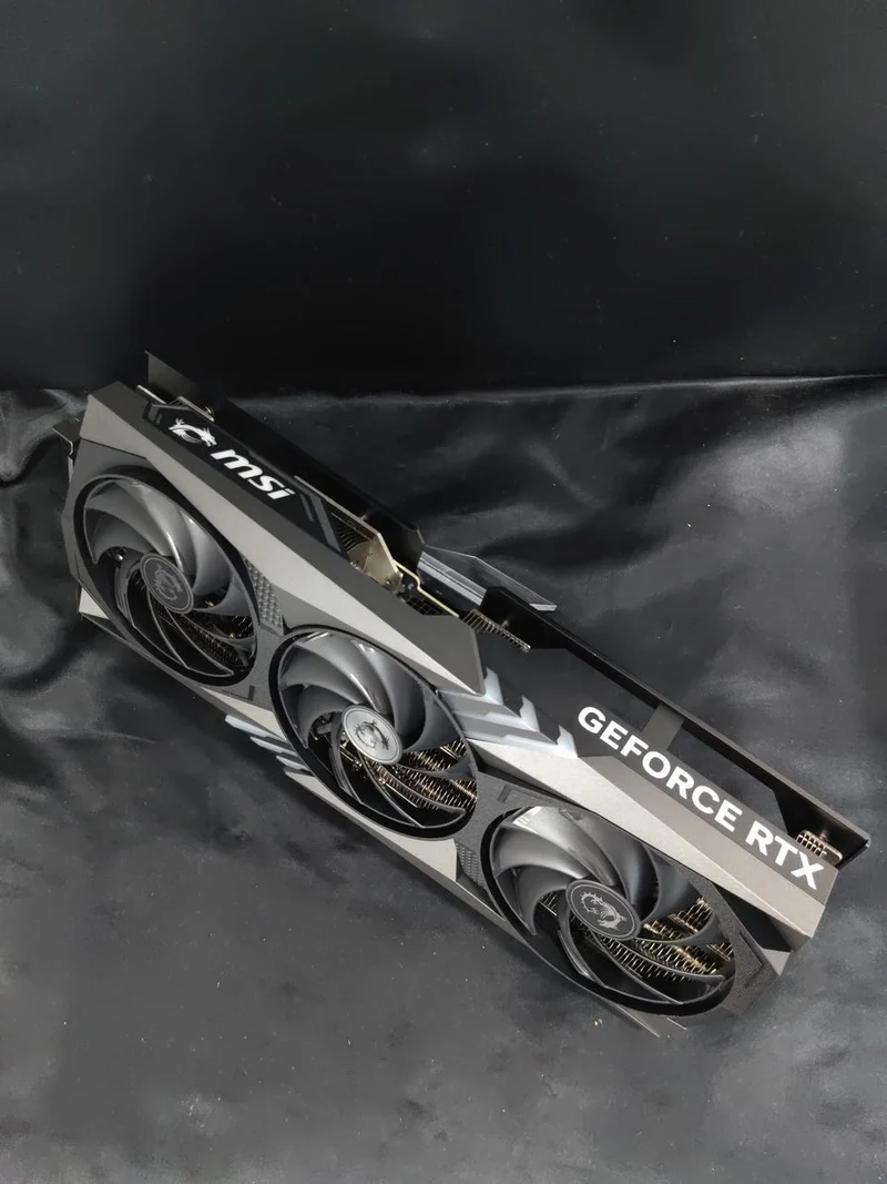 Carte graphique MSI RTX 4070 GAMING X TRIO 12G