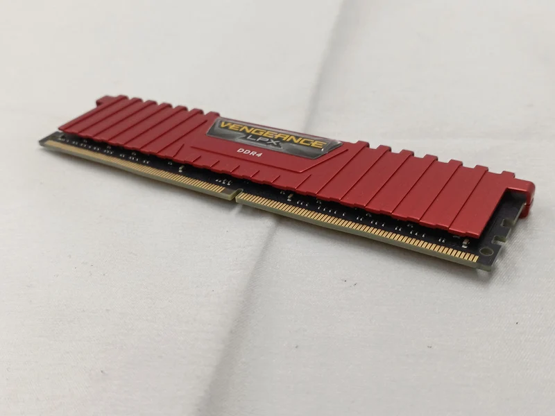 Mémoire CORSAIR DDR4 CMK32GX4M2A2666C16R