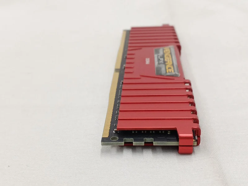 Mémoire CORSAIR DDR4 CMK32GX4M2A2666C16R