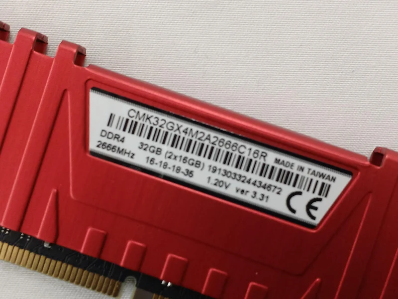 Mémoire CORSAIR DDR4 CMK32GX4M2A2666C16R