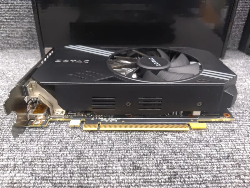 Carte graphique ZOTAC : ZT=GTX1060-GD5STD