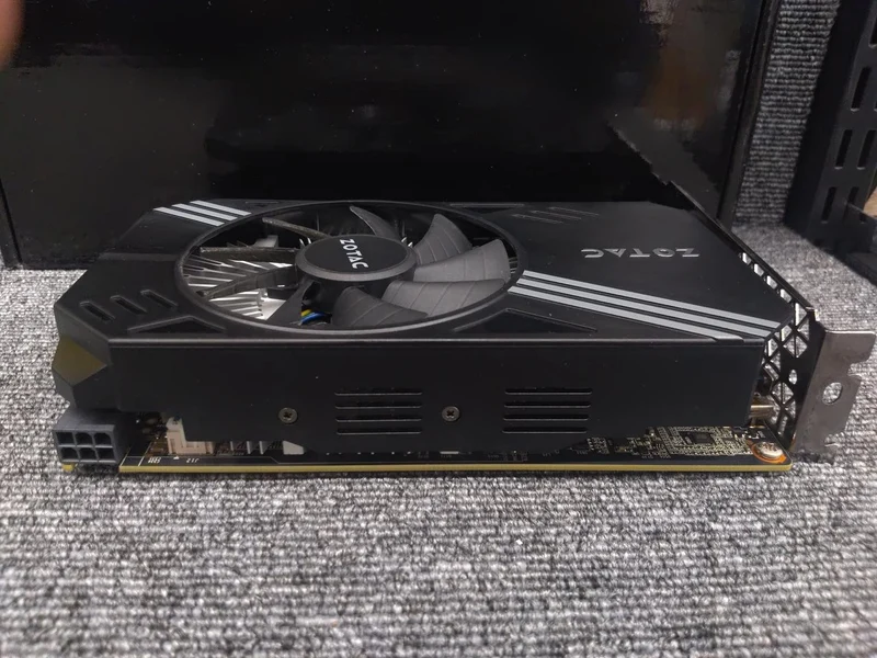 Carte graphique ZOTAC : ZT=GTX1060-GD5STD