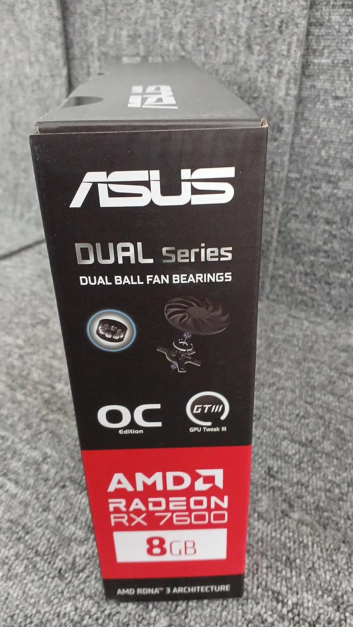 Carte graphique ASUS DUAL-RX7600-O8G-EVO non ouverte
