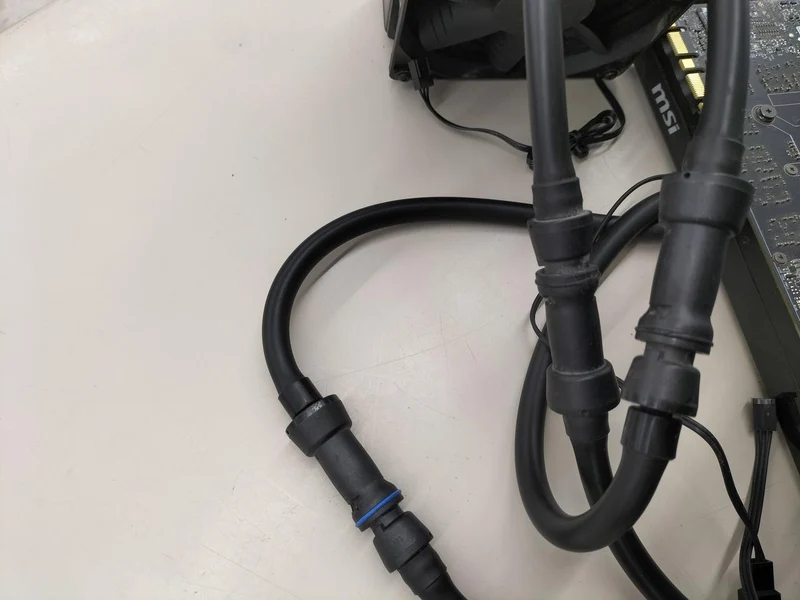 Carte graphique MSI GTX1080TI avec refroidissement liquide HYDROGEN