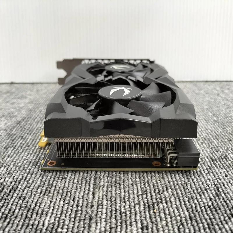 ZOTAC [Banc FF terminé] ZOTAC ZT-T16620H-10B ZT-T16620H-10B