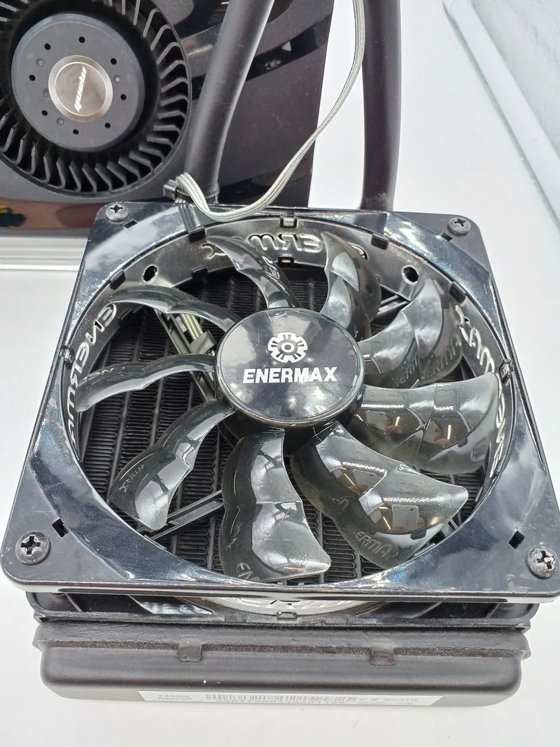 Carte graphique SYCOM : RTX 2080 SUPER avec refroidissement liquide