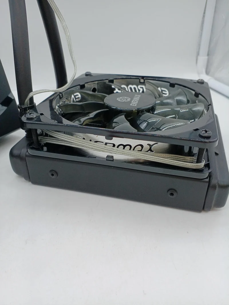 Carte graphique SYCOM : RTX 2080 SUPER avec refroidissement liquide