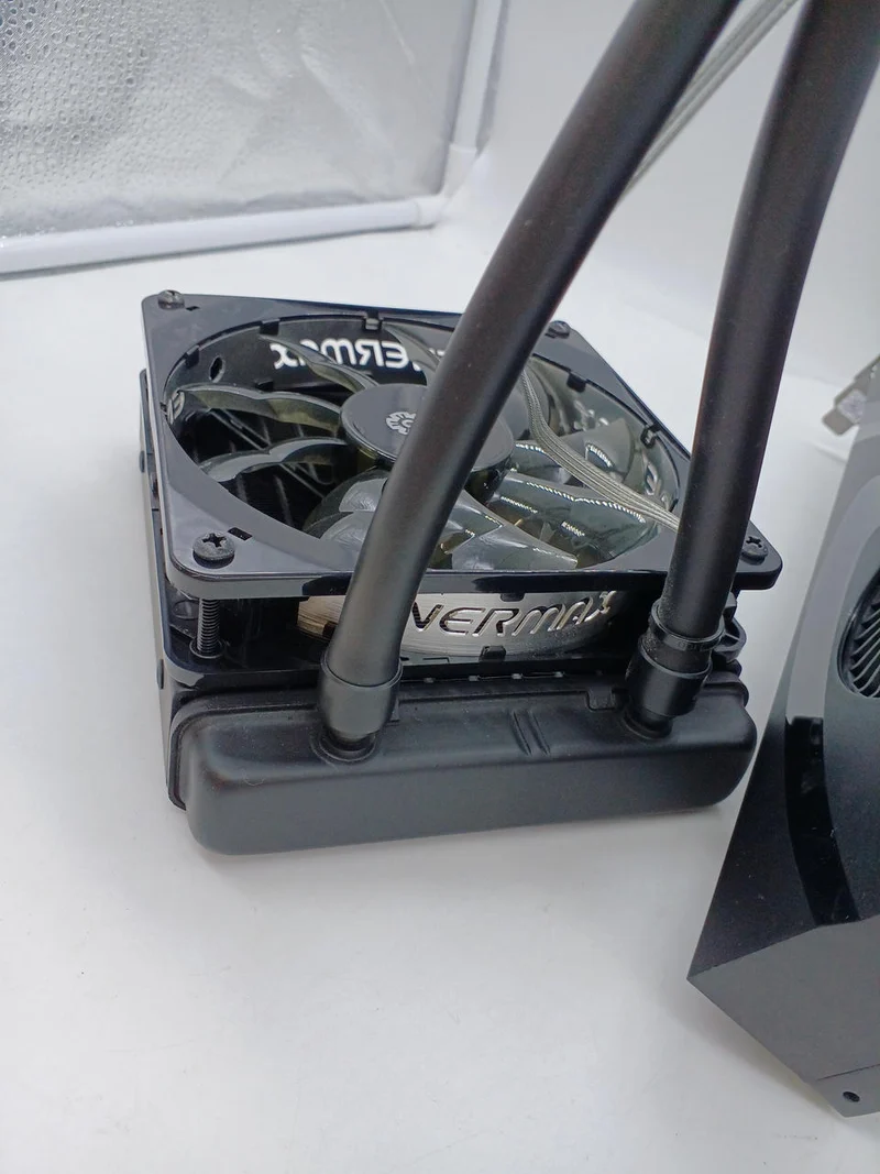 Carte graphique SYCOM : RTX 2080 SUPER avec refroidissement liquide