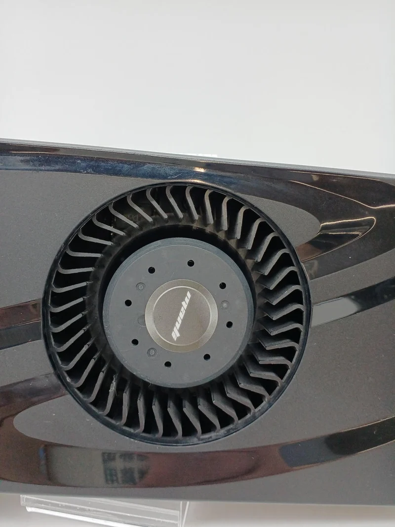 Carte graphique SYCOM : RTX 2080 SUPER avec refroidissement liquide
