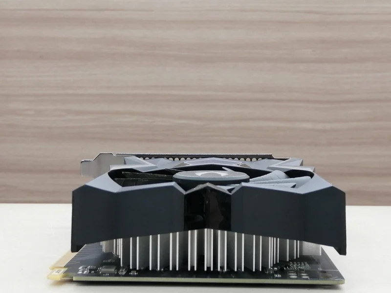 Carte graphique NVIDIA ZT-T16520F-10L compatible avec le bus PCI-EXPRESS de ZOTAC