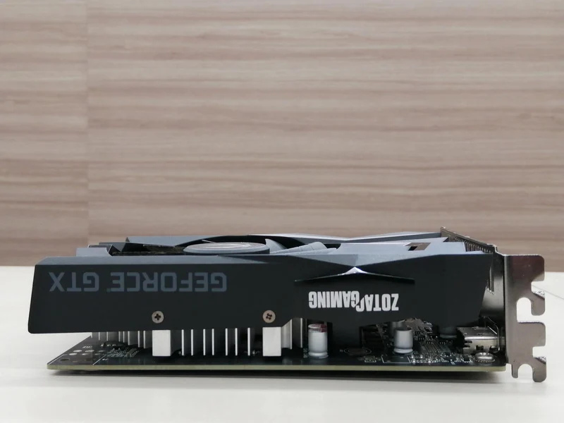 Carte graphique NVIDIA ZT-T16520F-10L compatible avec le bus PCI-EXPRESS de ZOTAC