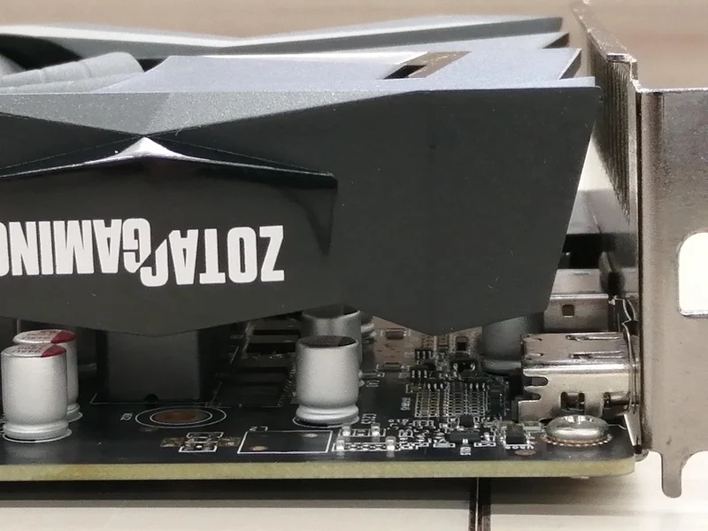 Carte graphique NVIDIA ZT-T16520F-10L compatible avec le bus PCI-EXPRESS de ZOTAC