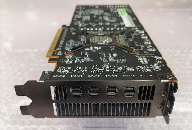 Carte graphique AMD : RADEON PRO V320