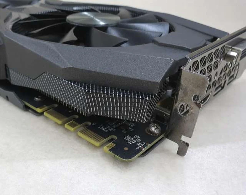 Carte graphique ZOTAC : ZTGTX1070-8GD5AMP01