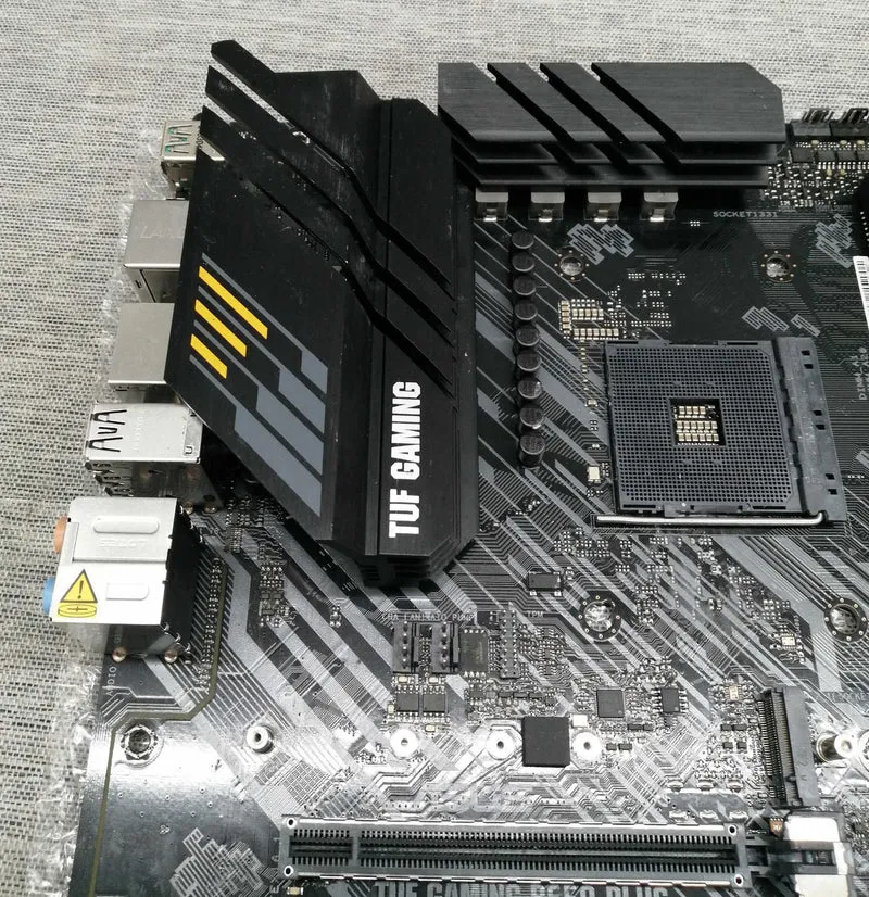 Carte mère ASUS TUF GAMING B550-PLUS