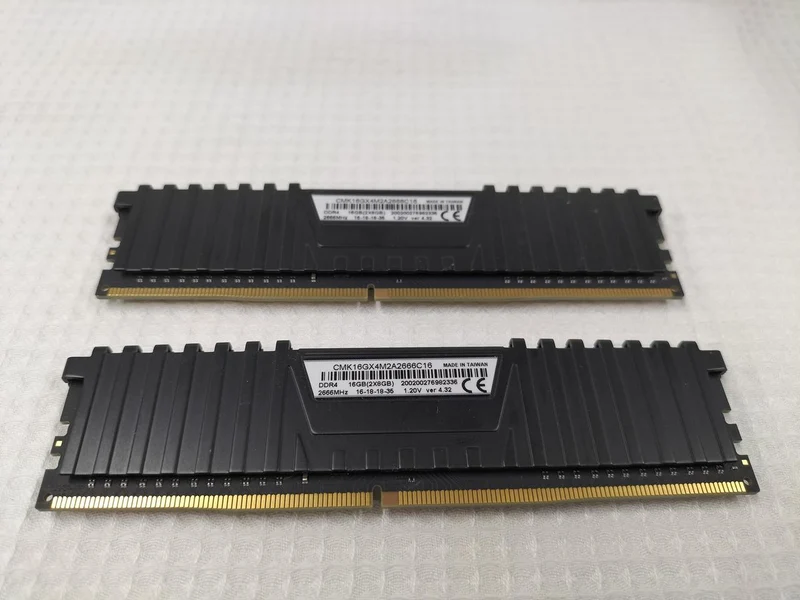 Mémoire CORSAIR DDR4 8 Go x 2 CMK16GX4M2A2666C16