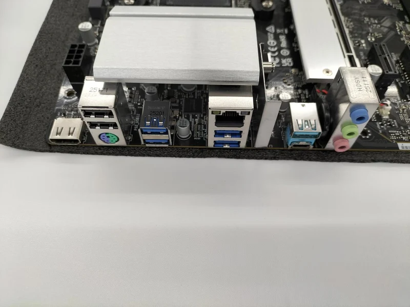 [À DÉCHETER] Carte mère ASROCK B550M