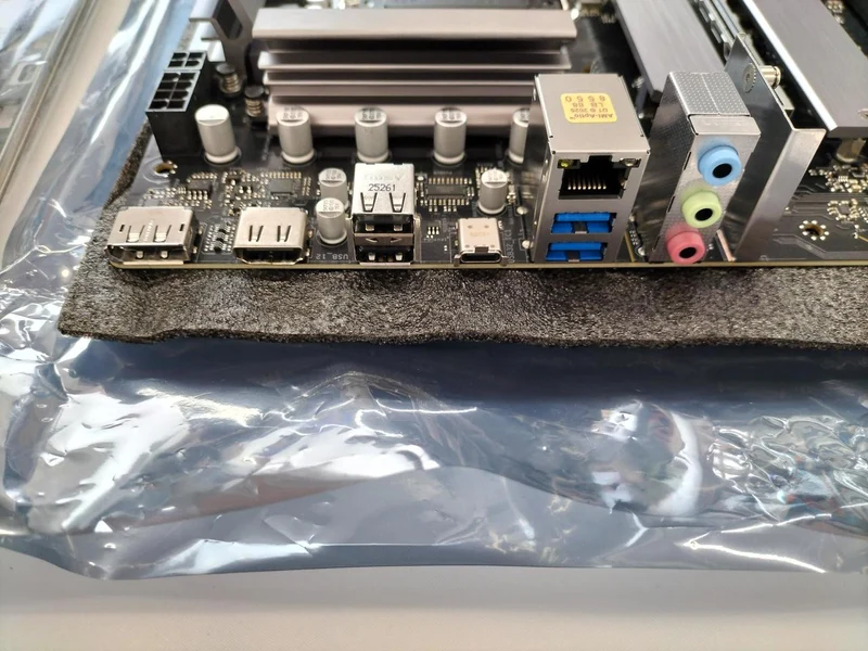[À DÉCHETER] Carte mère ASROCK B760M R2.0