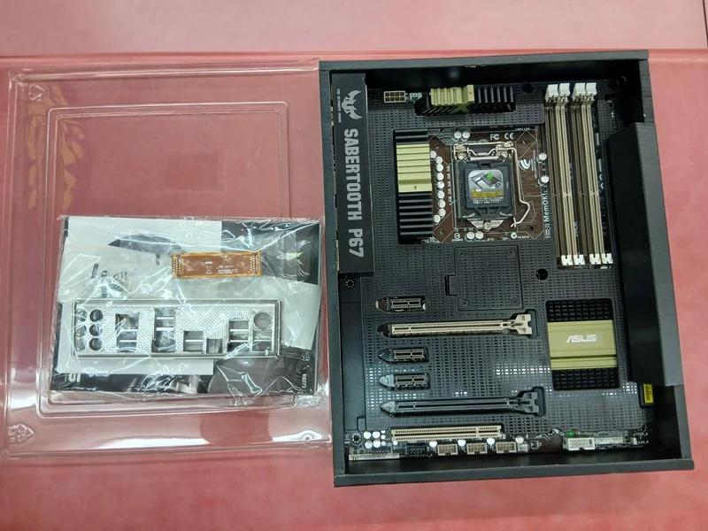 Carte mère ASUS compatible Intel : SABERTOOTH P67