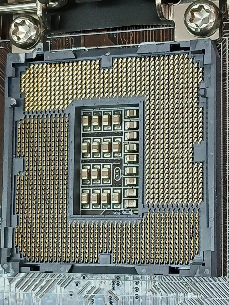 Carte mère ASUS compatible Intel : SABERTOOTH P67