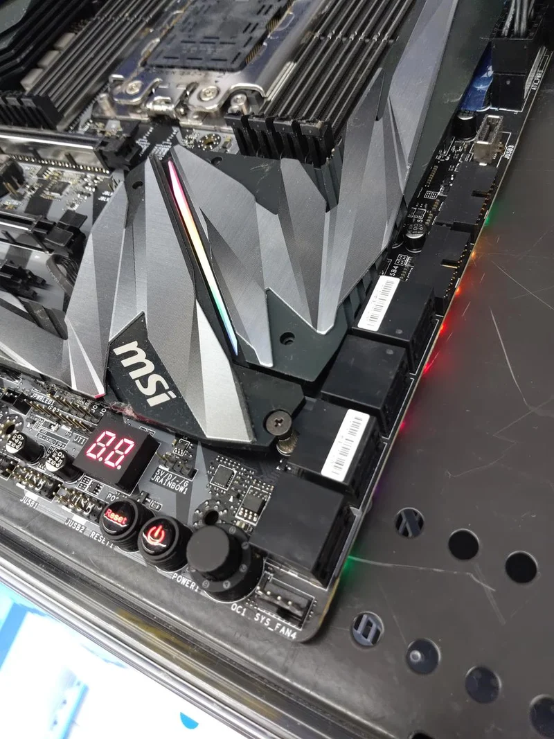 [À DÉCHETER] Carte mère MSI X399 CREATION