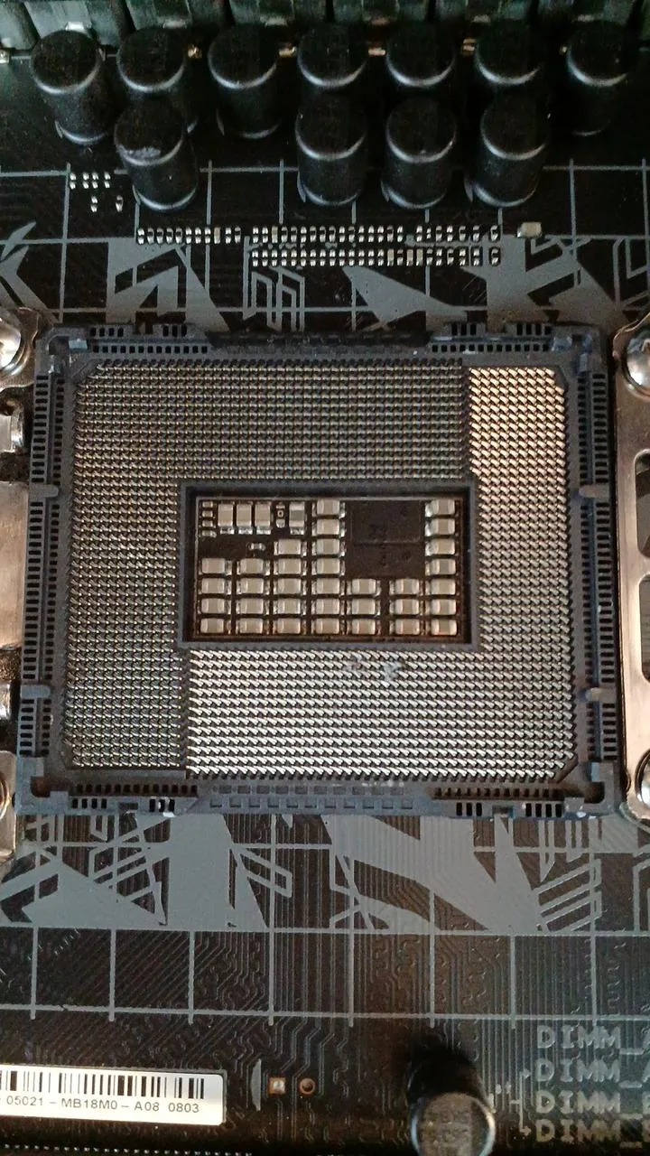 [À DÉCHETER] Carte mère ASUS ROG STRIX Z690-F GAMING WIFI