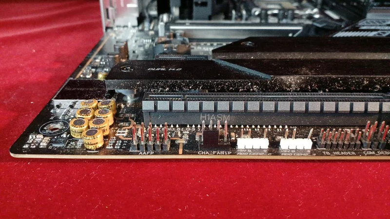 [À DÉCHETER] Carte mère ASUS ROG STRIX Z690-F GAMING WIFI