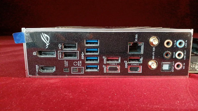 [À DÉCHETER] Carte mère ASUS ROG STRIX Z690-F GAMING WIFI