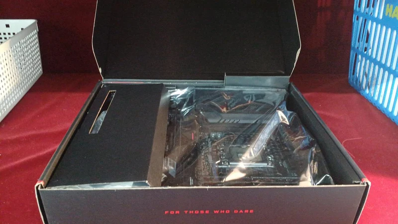 [À DÉCHETER] Carte mère ASUS ROG STRIX Z690-F GAMING WIFI