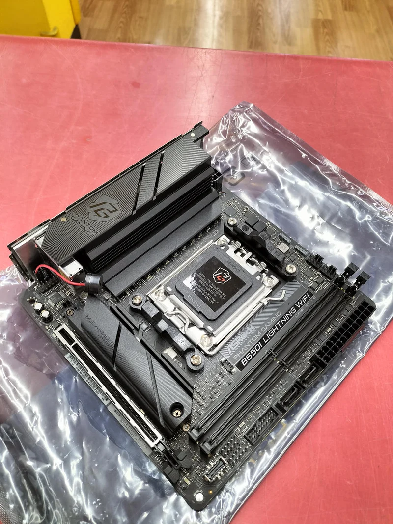 Carte mère ASROCK B650I LIGHTNING WIFI
