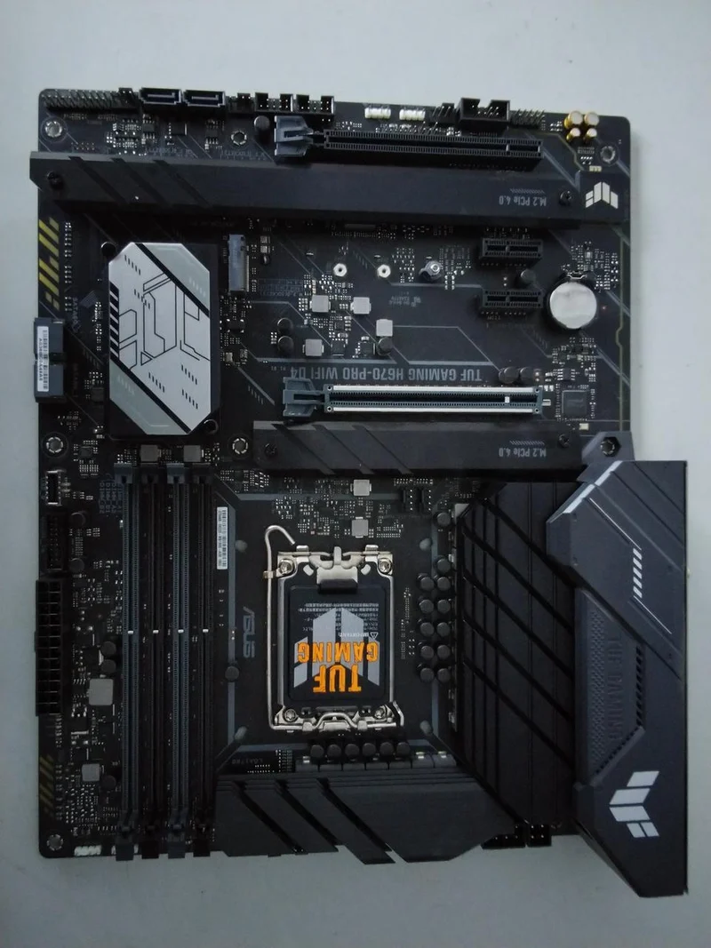 [À DÉCHETER] Carte mère ASUS H670-PRO WIFI D4