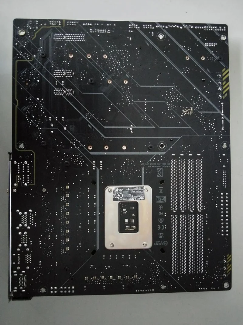 [À DÉCHETER] Carte mère ASUS H670-PRO WIFI D4