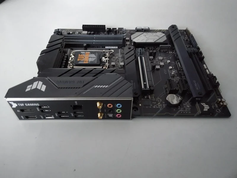[À DÉCHETER] Carte mère ASUS H670-PRO WIFI D4