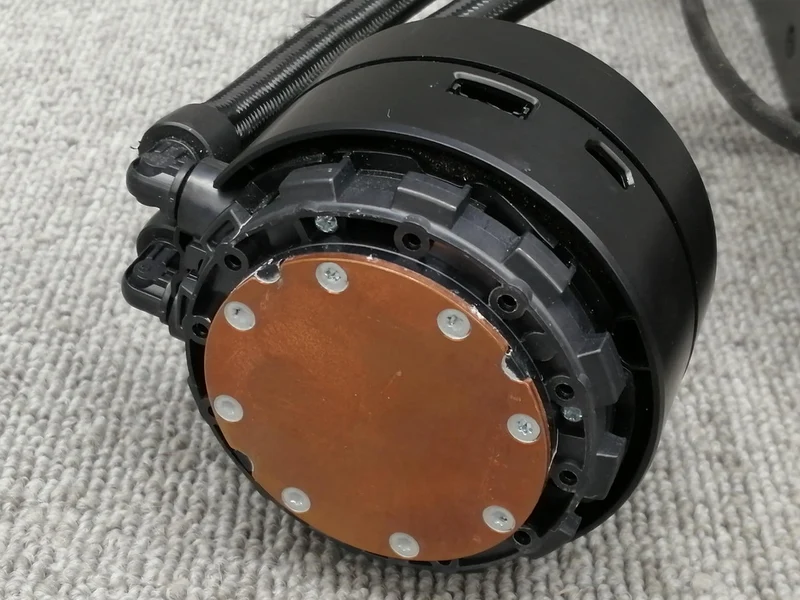 [À DÉCHETER] Refroidisseur de processeur à eau NZXT RL-KRX63-01