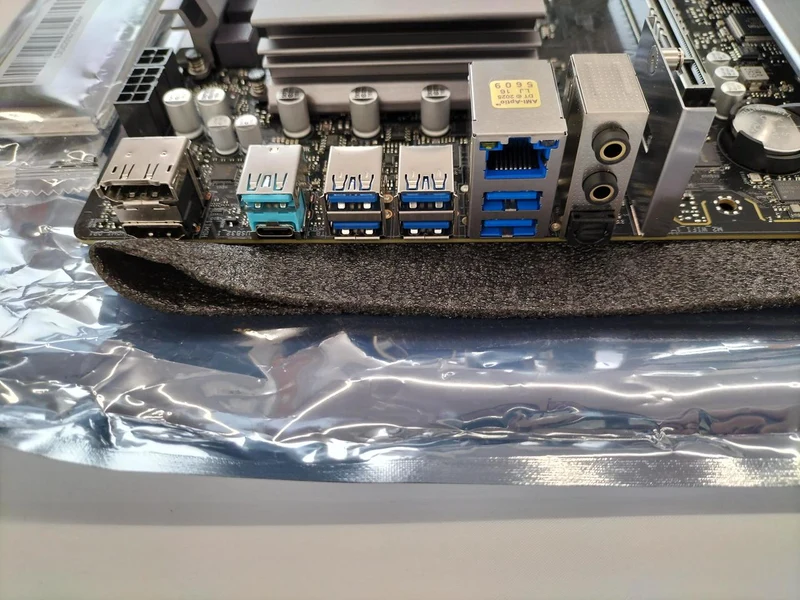 [À DÉCHETER] Carte mère ASROCK B860M