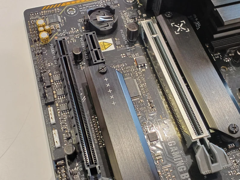 [À DÉCHETER] Carte mère ASUS TUF GAMING B760M-PLUS