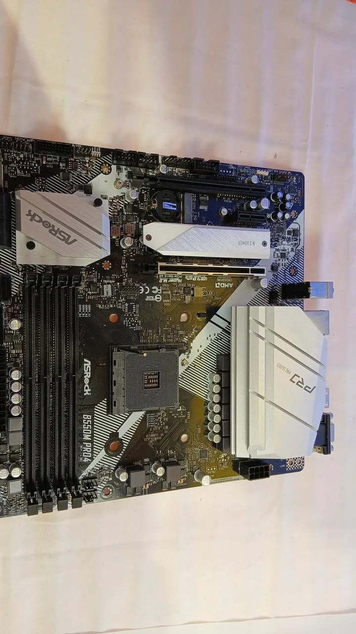 [À DÉCHETER] Carte mère ASROCK : B550M PRO4
