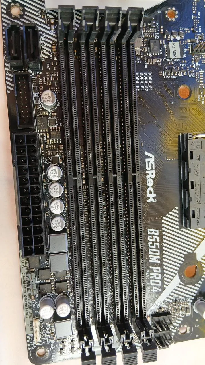 [À DÉCHETER] Carte mère ASROCK : B550M PRO4