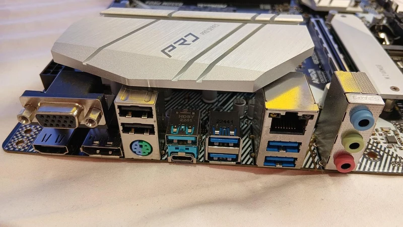 [À DÉCHETER] Carte mère ASROCK : B550M PRO4