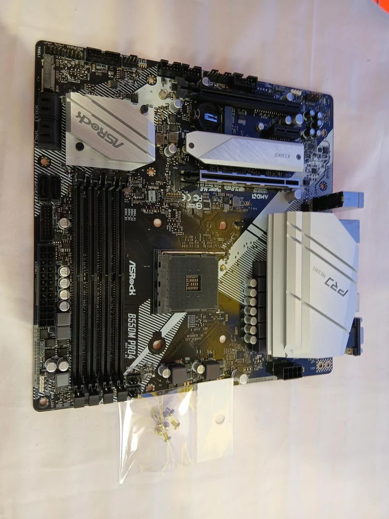 [À DÉCHETER] Carte mère ASROCK : B550M PRO4