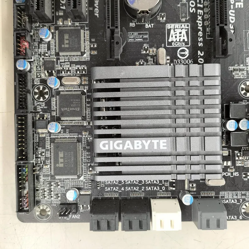 Carte mère GIGABYTE compatible Intel GA-Z68XP-UD3R