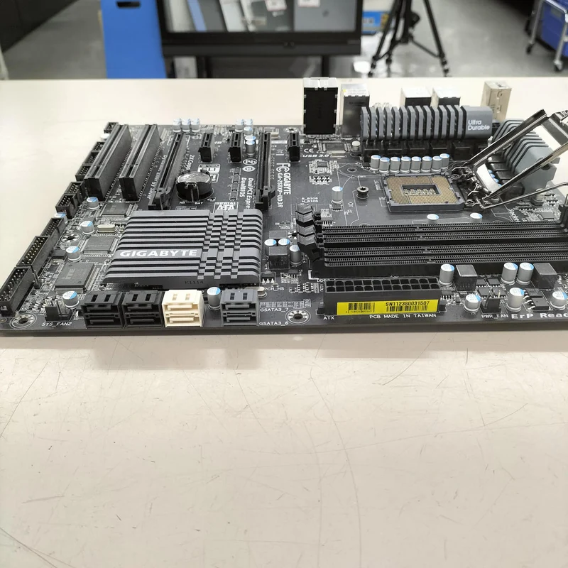 Carte mère GIGABYTE compatible Intel GA-Z68XP-UD3R