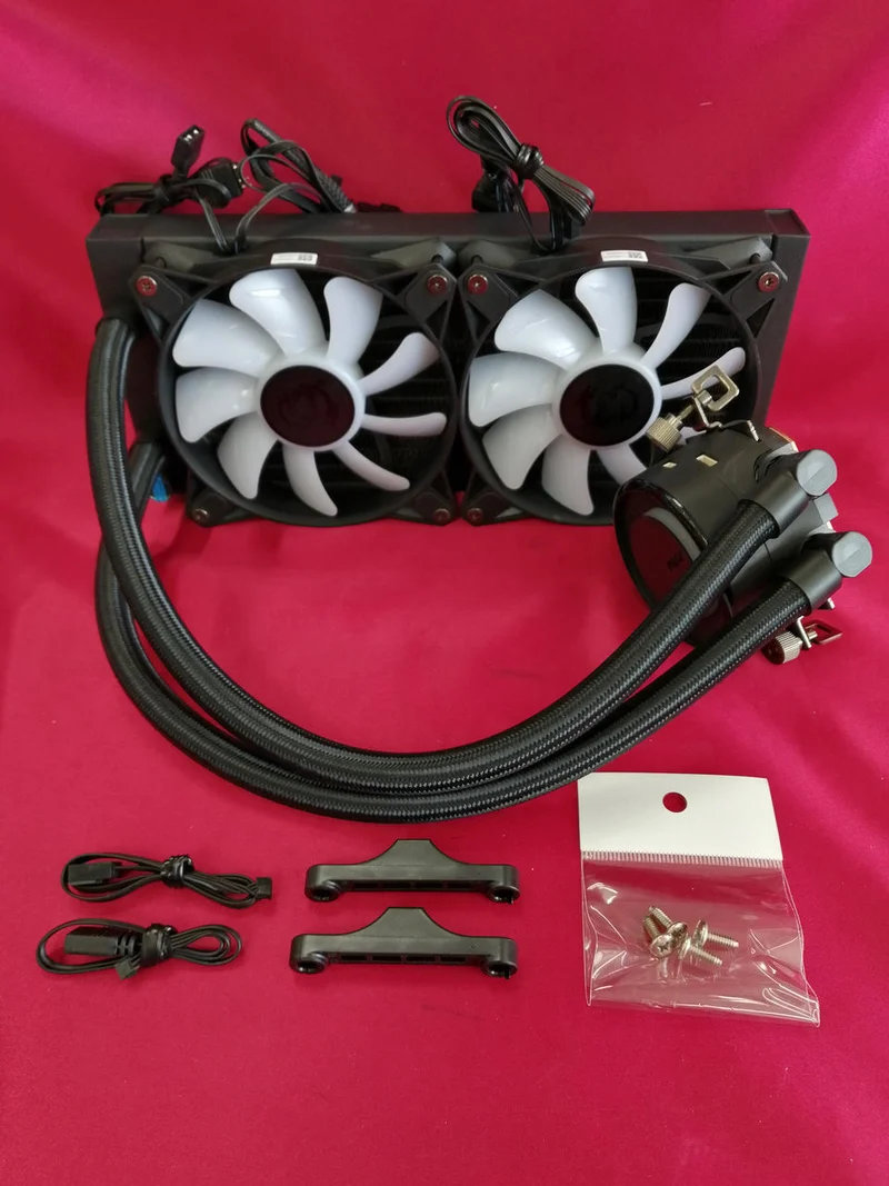MSI Easy Swimming MAG CORELIQUID E240