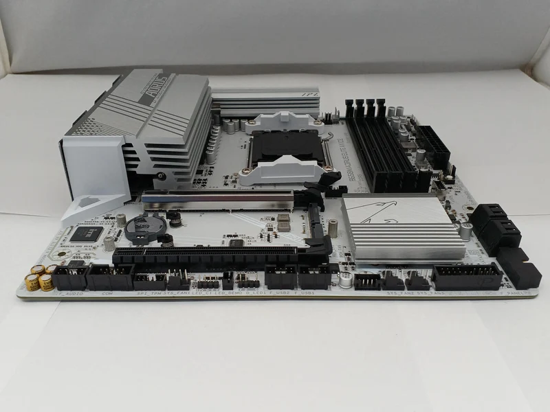 Carte mère GIGABYTE B650M AORUS ELITE AX