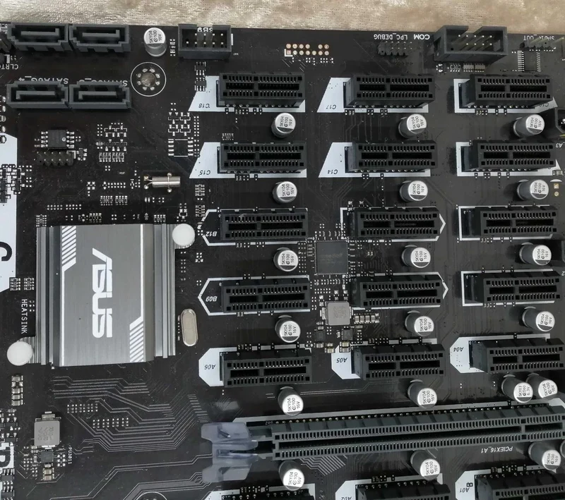 [À DÉCHETER] Carte mère ASUS B250 MINING EXPERT