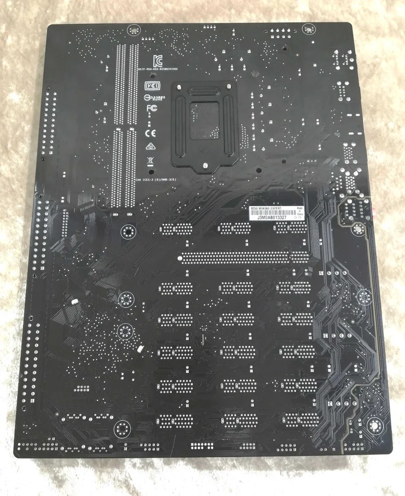 [À DÉCHETER] Carte mère ASUS B250 MINING EXPERT
