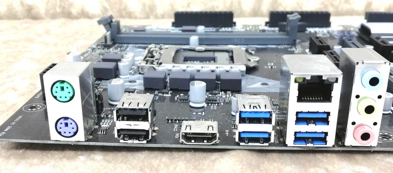 [À DÉCHETER] Carte mère ASUS B250 MINING EXPERT